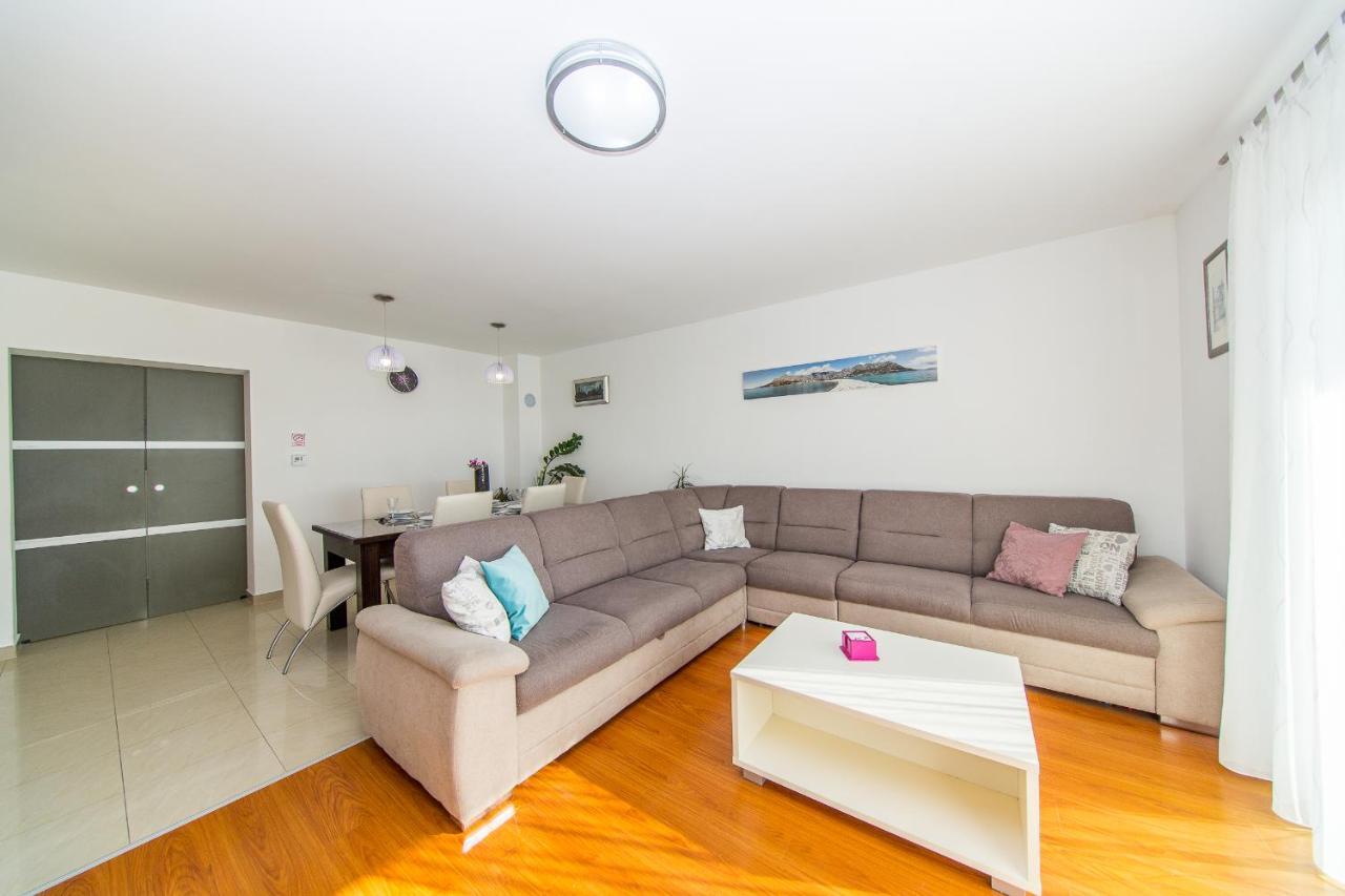 Apartment Luni ロクヴァ・ロゴズニツァ エクステリア 写真