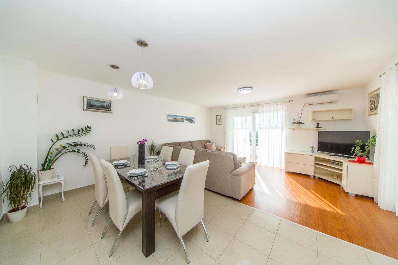Apartment Luni ロクヴァ・ロゴズニツァ エクステリア 写真